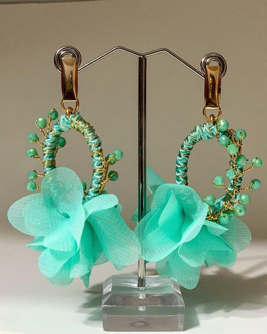 Aros turquesa con flores